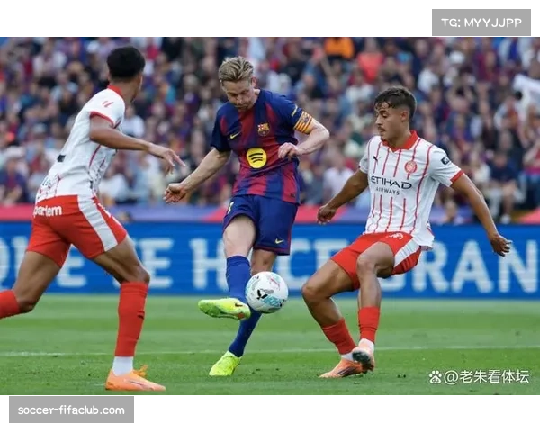 巴萨中场三角站位 加维缺阵情况下德容承担更多推进任务